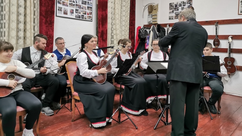 "Eugen Kumičić" i gosti na Križišću održali božićni koncert