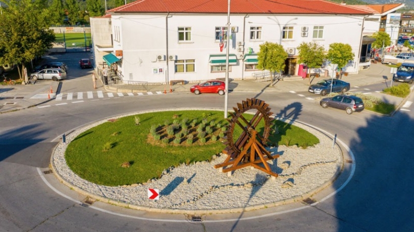 Mlinovi s Rječine dobili spomenik u centru Dražica