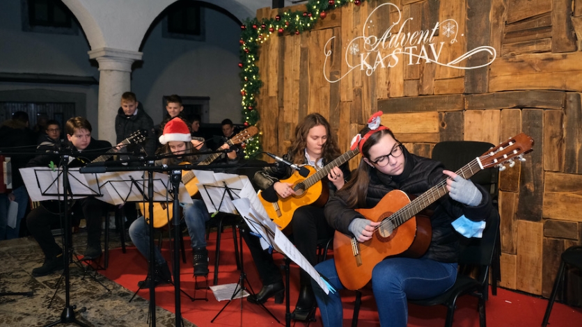 Adventskim koncertom mladi glazbenici zagrijali Kastavce