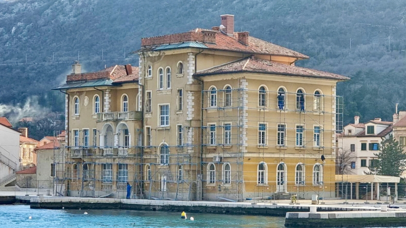 Počela dugo očekivana obnova bakarskog hotela Jadran