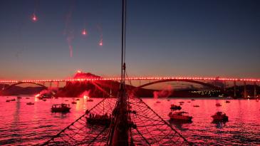 Armada obasjala Krčki most u čast 222 poginula branitelja