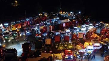 Impresivni noćni kadrovi "Truck Showa" iz zraka